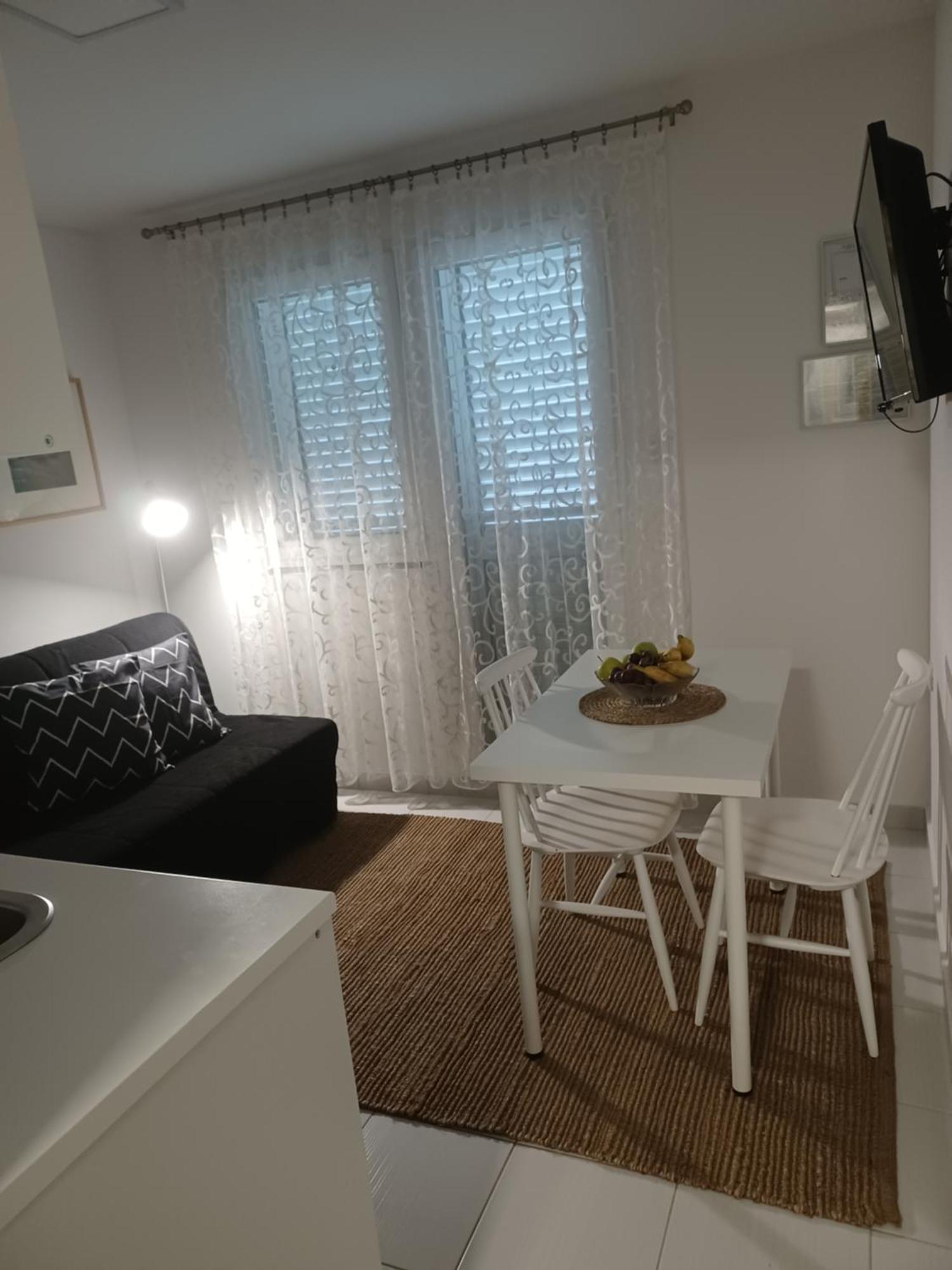 Apartmani Ana - Meka Draga 오브로박 외부 사진
